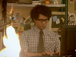 IT-crowd-Maurice-Moss-ignoring-fire-computer-1382704848t.gif?id=