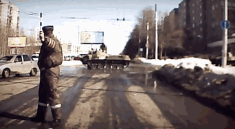 russian-tank-stalling-crashing-fail-13651181336.gif