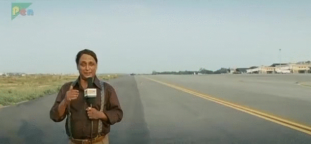 news-reporter-wig-blows-off-runway-plane