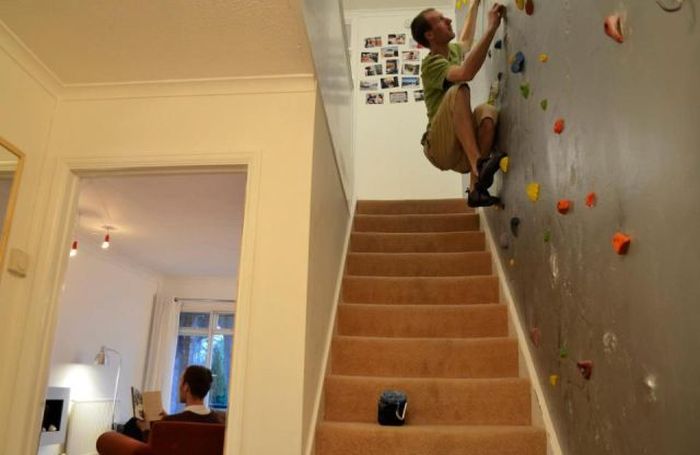 rock-climb-indoor-house-stairs-133840362