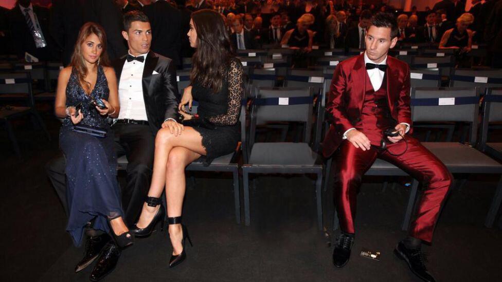 [Image: ronaldo-with-two-girls-messi-Ballon-dOr-...jpg?id=218]