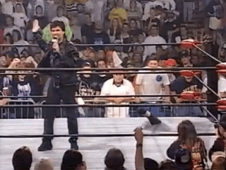[Image: WWE-sting-comes-through-ring-back-from-t...40914Y.gif]